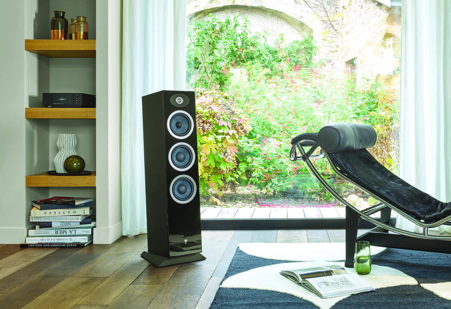 Floorstanding vs. Bookshelf Speakers: The Real Differences Beyond Size