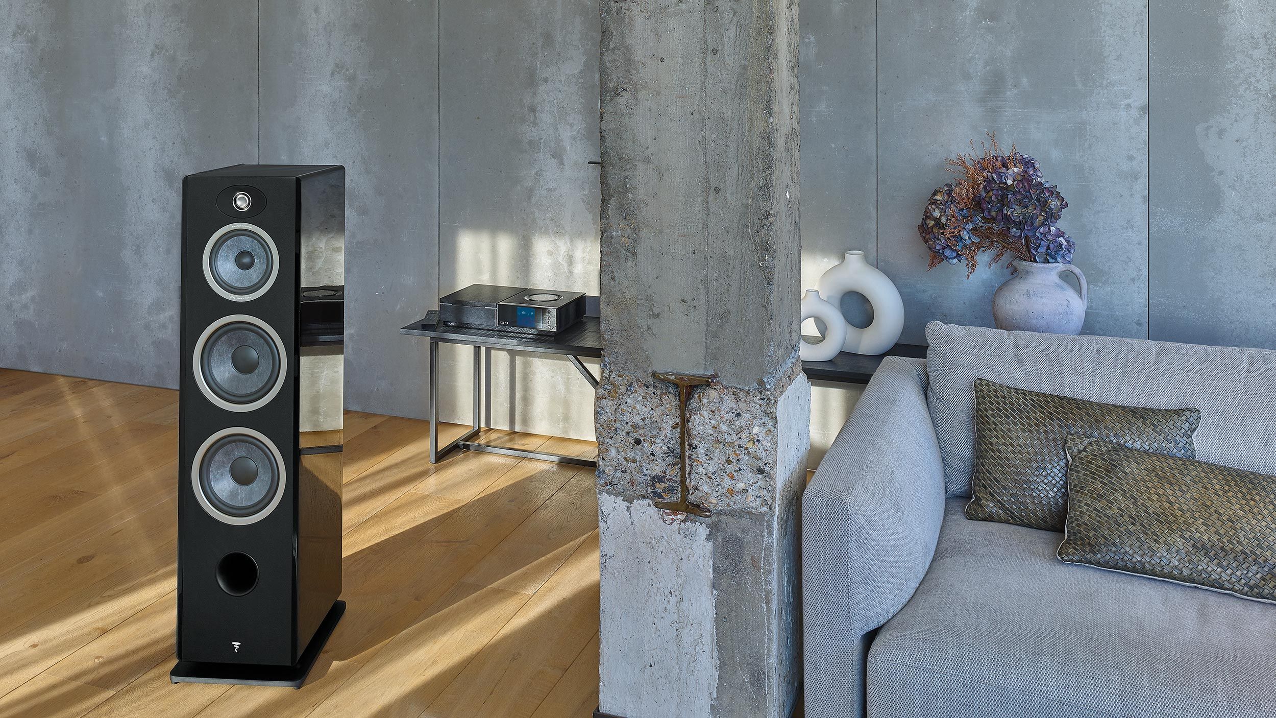 Focal Speaker in an industrial style living room